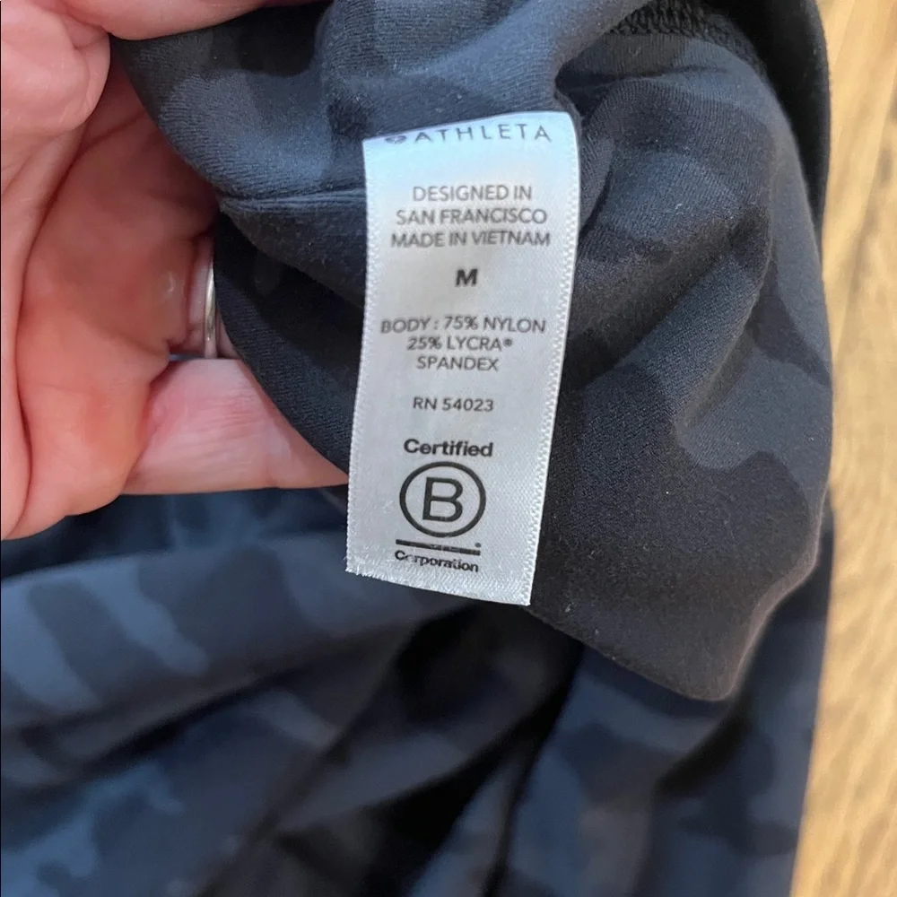 Athleta salutation grey camo high waisted joggers NWOT SZ M - Picture 5 of 6